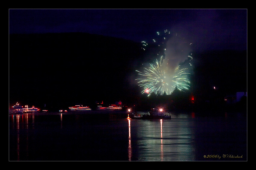 Rhein in Flammen bei Spay