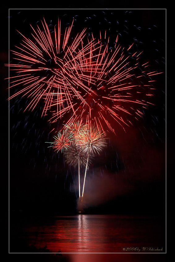 Feuerwerk auf dem Rhein; der groe Knall